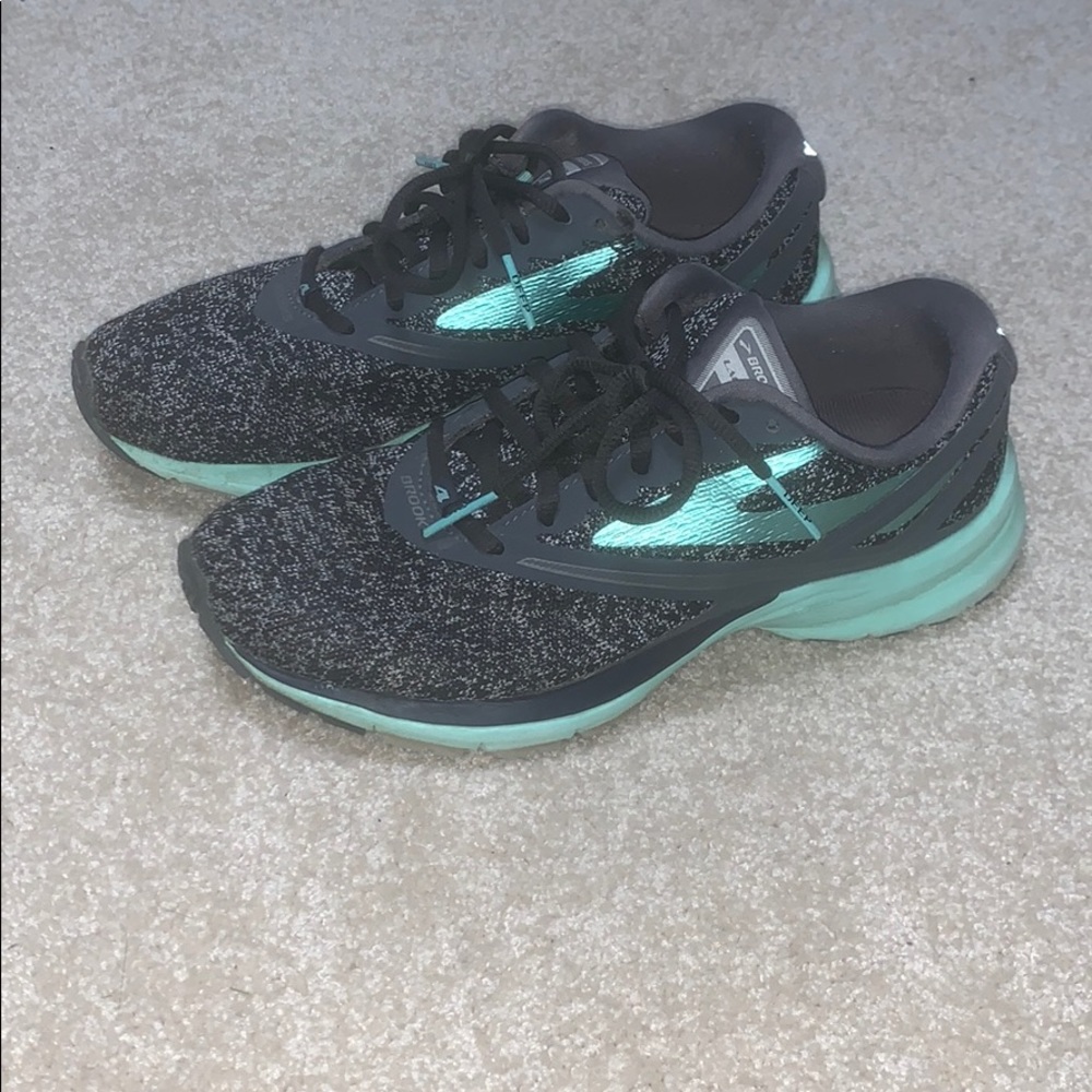 Women’s Brooks Launch 4 tennis shoe